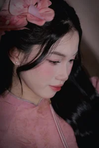 Elegant Vietnamese Volleyball Star Nguyen Thi Phuong Celebrates Lunar New Year in Stunning Traditional Ao Dai Fashion-3