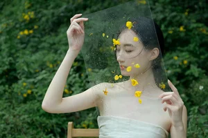 Elegant Art Photography Vol.9121 Featuring A Ji Yuan Zi: A Stunning Portrait Collection Amidst Blooming Yellow and Green Locust Flowers-10