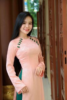 Traditional Vietnamese Silk Ao Dai Portrait: Elegant Asian Beauty - Gentle Woman Wallpaper HD-2
