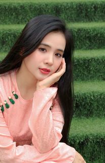 Traditional Vietnamese Silk Ao Dai Portrait: Elegant Asian Beauty - Gentle Woman Wallpaper HD-4