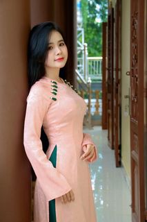 Traditional Vietnamese Silk Ao Dai Portrait: Elegant Asian Beauty - Gentle Woman Wallpaper HD-5