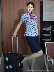 Elegant Portrait Photography Collection: XiuRen No.10891 Featuring Model Li Shuang Er’s Stylish and Modern Fashion Lookbook-18