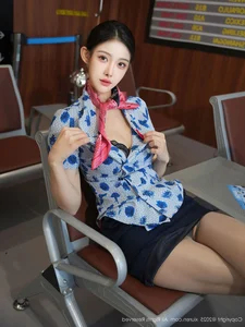 Elegant Portrait Photography Collection: XiuRen No.10891 Featuring Model Li Shuang Er’s Stylish and Modern Fashion Lookbook-11