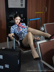 Elegant Portrait Photography Collection: XiuRen No.10891 Featuring Model Li Shuang Er’s Stylish and Modern Fashion Lookbook-5