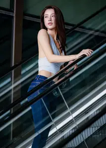 Trinh My Duyen shines with elegant style, captivating aura.-0