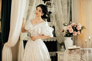 Timeless Grace: Discover Xuan Xuan’s Retro Portraits in a Captivating Oil Painting Aesthetic-5