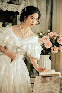 Timeless Grace: Discover Xuan Xuan’s Retro Portraits in a Captivating Oil Painting Aesthetic-20