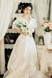 Timeless Grace: Discover Xuan Xuan’s Retro Portraits in a Captivating Oil Painting Aesthetic-4