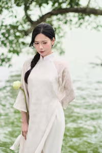 VGU No.16: Discover the Gentle Charm of White Ao Dai and Lotus – Captivating Vietnamese Beauty-8