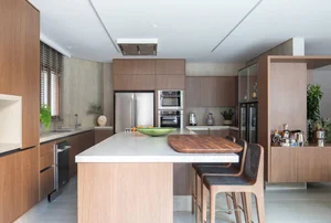 Modern Transformation of a 1960s São Paulo Villa: Blending Original Structure with Contemporary Brazilian Wood Design for Cozy Open Living-24