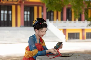 Timeless Elegance in Hanfu: YiTuYu Art Language Vol.8852 featuring E E Chi Bu Bao-10