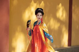 Timeless Elegance in Hanfu: YiTuYu Art Language Vol.8852 featuring E E Chi Bu Bao-6