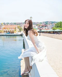 Santorini Dream: Dilraba Dilmurat’s Ethereal Bridal Shoot and the Art of Self-Love-11