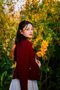 Discover Endless Beauty: Magical Sunrise over a Serene Lake Amidst Majestic Mountains – An Ideal Retreat for the Soul-4