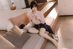 Coser Xueqing Astra: Elegant Allure of "肉丝通勤OL" – Office Lady in Nude Pantyhose-24