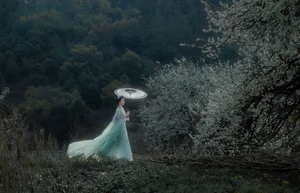 Ethereal Beauty of Wu Sui Sui in Art Language YiTuYu Vol.8876: A Spring Muse in Hanfu-11