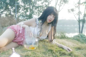 Ethereal Muse Photography: UNa To Uyen Shines in Stunning New Artistic Portrait Series for Fashion and Lifestyle Inspiration-0