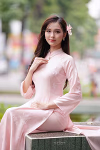 VGU No.47: Discover the Beauty of Vietnamese Ao Dai: The Elegant Charm of Vietnamese Women.-8