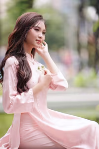 VGU No.47: Discover the Beauty of Vietnamese Ao Dai: The Elegant Charm of Vietnamese Women.-6