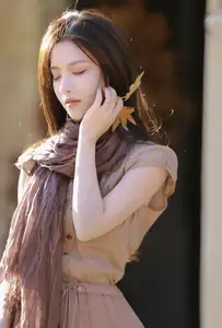 Liang Chen & Her Beloved Cat: Captivating Autumn Serenity | YiTuYu Vol.8696-15