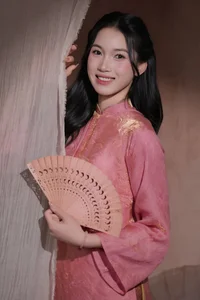 Elegant Pink Silk Ao Dai: Traditional Vietnamese Dress for a Radiant and Graceful Look in Modern Ethnic Fashion-1