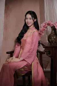 Elegant Pink Silk Ao Dai: Traditional Vietnamese Dress for a Radiant and Graceful Look in Modern Ethnic Fashion-4