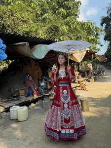 Miss Vietnam Tran Tieu Vy shines in traditional ethnic attire amidst the majestic mountains-2