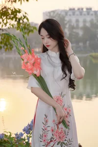 Timeless Elegance of Vietnamese Ao Dai by the Lake-4