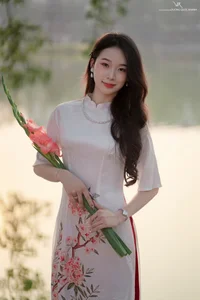 Timeless Elegance of Vietnamese Ao Dai by the Lake-0