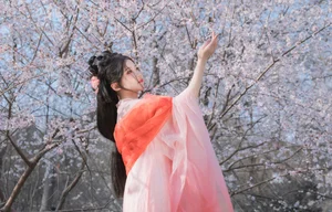 Spring Muse in Hanfu YiTuYu Vol.8891 Gui Yuan Ba Bao Zhou-12