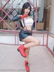 Stunning Tifa Lockhart Cosplay by Lmusicl: High-Quality Final Fantasy VII Remake Inspired Photo Set (25P Collection)-8