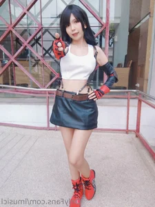 Stunning Tifa Lockhart Cosplay by Lmusicl: High-Quality Final Fantasy VII Remake Inspired Photo Set (25P Collection)-5