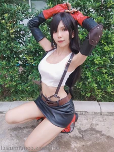 Stunning Tifa Lockhart Cosplay by Lmusicl: High-Quality Final Fantasy VII Remake Inspired Photo Set (25P Collection)-9
