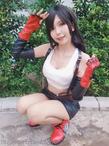 Stunning Tifa Lockhart Cosplay by Lmusicl: High-Quality Final Fantasy VII Remake Inspired Photo Set (25P Collection)-0