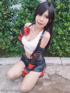 Stunning Tifa Lockhart Cosplay by Lmusicl: High-Quality Final Fantasy VII Remake Inspired Photo Set (25P Collection)-7