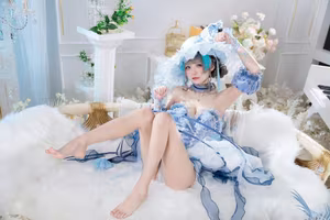 Coser Jiu Qi Miao - Cheshire Ice/Snow: Enchanting Frozen Beauty in Ethereal Blue Cosplay-21