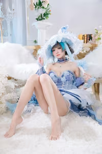 Coser Jiu Qi Miao - Cheshire Ice/Snow: Enchanting Frozen Beauty in Ethereal Blue Cosplay-3