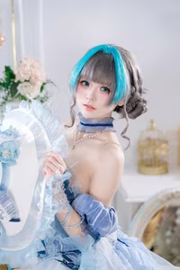 Coser Jiu Qi Miao - Cheshire Ice/Snow: Enchanting Frozen Beauty in Ethereal Blue Cosplay-10