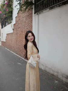 Elegant Vietnamese Silk Ao Dai: Discover the Timeless Grace and Traditional Beauty of Vietnam's Iconic National Dress for Women-0