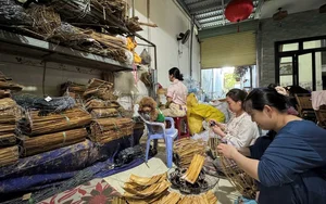 Experience the Magic of Hoi An: Traditional Lantern Making for the Lunar New Year in Vietnam’s Most Colorful Ancient Town-8