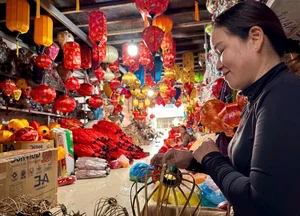 Experience the Magic of Hoi An: Traditional Lantern Making for the Lunar New Year in Vietnam’s Most Colorful Ancient Town-3