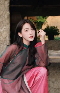 Timeless Elegance: Traditional Vietnamese Beauty-3