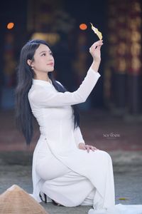 Elegant Vietnamese Girl in Traditional White Ao Dai - Timeless Beauty-19