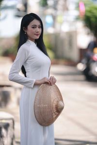Elegant Vietnamese Girl in Traditional White Ao Dai - Timeless Beauty-14