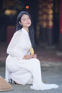 Elegant Vietnamese Girl in Traditional White Ao Dai - Timeless Beauty-15