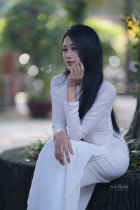 Elegant Vietnamese Girl in Traditional White Ao Dai - Timeless Beauty-9