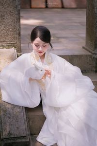 The Elegant Beauty of Vietnamese Women in Traditional Attire, A Symbol of Enduring Culture-2