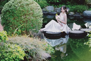 VGU No.35: Serene Beauty of a Young Woman with a Dreamy Bouquet-17