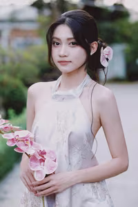 VGU No.35: Serene Beauty of a Young Woman with a Dreamy Bouquet-6