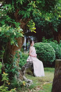 VGU No.35: Serene Beauty of a Young Woman with a Dreamy Bouquet-20